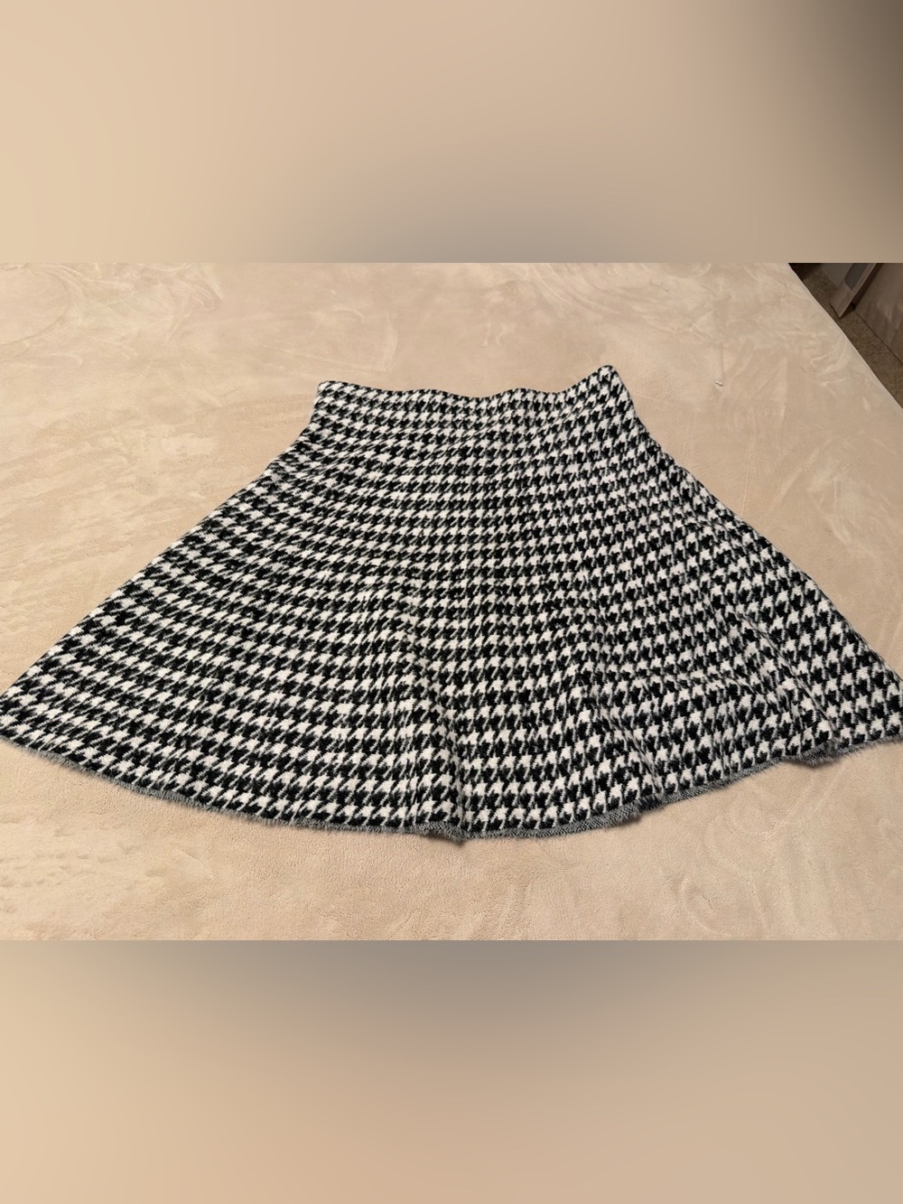 Max Studio Black & White Houndstooth Circle Skirt